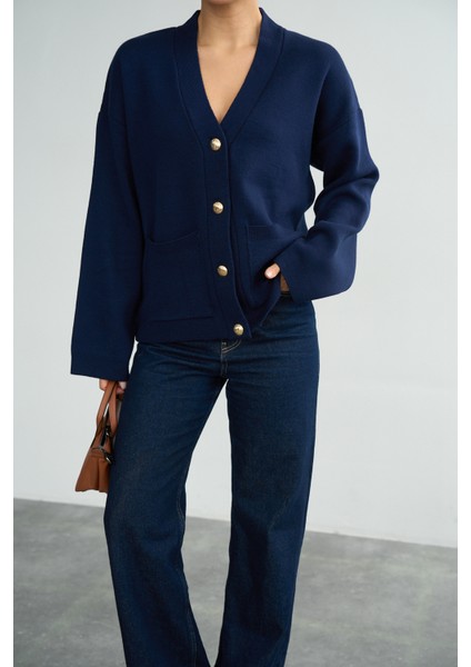 Kadın V Yaka Cep Detaylı Düğmeli Casual Hırka fiyatları