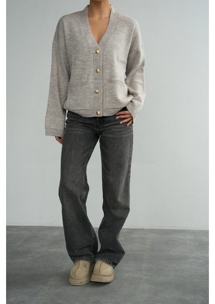 Kadın V Yaka Cep Detaylı Düğmeli Casual Hırka