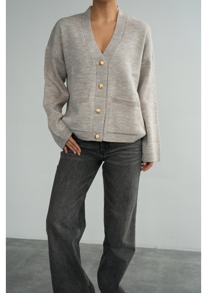 Kadın V Yaka Cep Detaylı Düğmeli Casual Hırka fiyatları