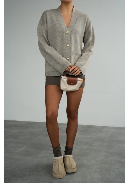 Kadın V Yaka Cep Detaylı Düğmeli Casual Hırka