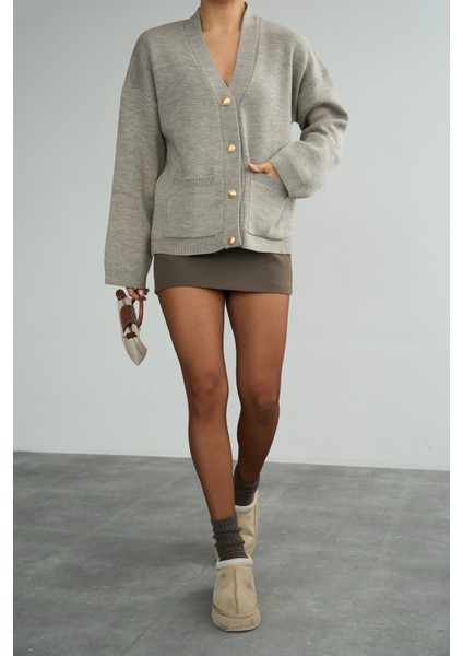 Kadın V Yaka Cep Detaylı Düğmeli Casual Hırka fiyatları