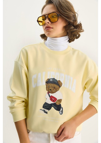 Kadın Bisiklet Yaka Teddy Nakışlı Baskı Detaylı Relaxed Sweatshirt