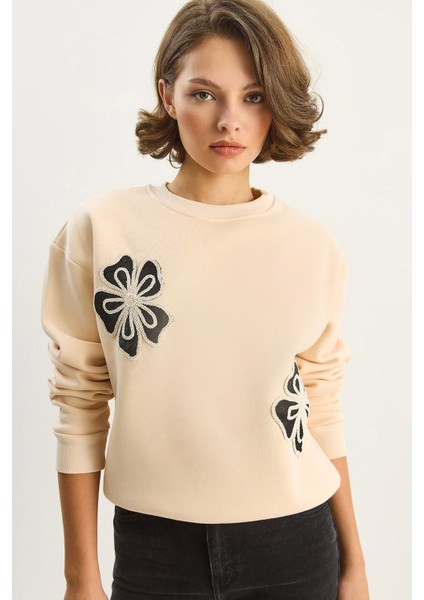 Kadın Bisiklet Yaka Çiçek Nakışlı Üç Iplik Şardonlu Sweatshirt