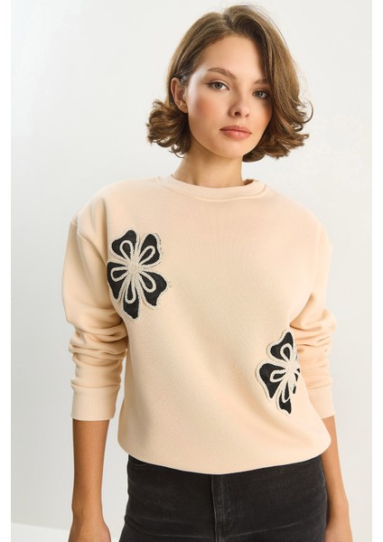 Kadın Bisiklet Yaka Çiçek Nakışlı Üç Iplik Şardonlu Sweatshirt modelleri