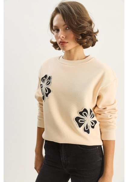 Kadın Bisiklet Yaka Çiçek Nakışlı Üç Iplik Şardonlu Sweatshirt fırsatları