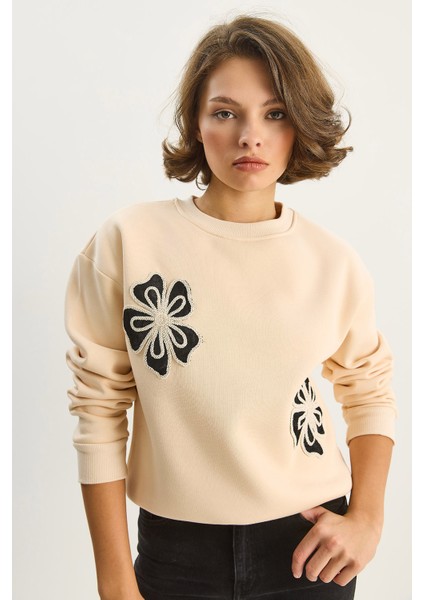 Kadın Bisiklet Yaka Çiçek Nakışlı Üç Iplik Şardonlu Sweatshirt indirimleri