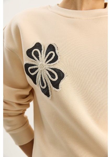 Kadın Bisiklet Yaka Çiçek Nakışlı Üç Iplik Şardonlu Sweatshirt