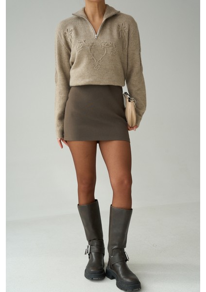 Kadın Dik Fermuar Yaka Nakış Detaylı Oversize Kazak modelleri