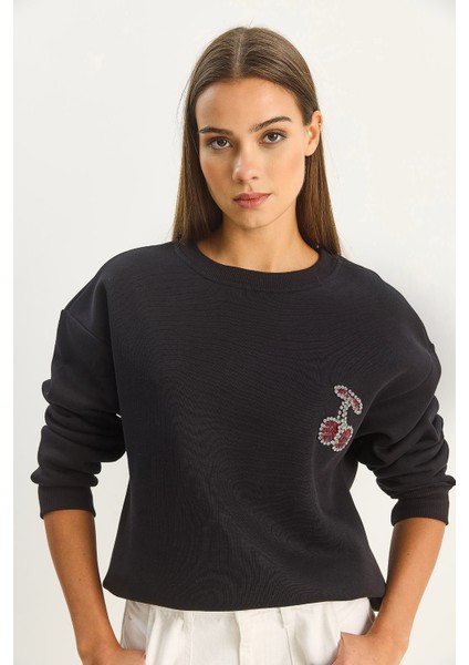 Kadın Bisiklet Yaka Kiraz Taş Işlemeli Üç Iplik Şardonlu Sweatshirt modelleri