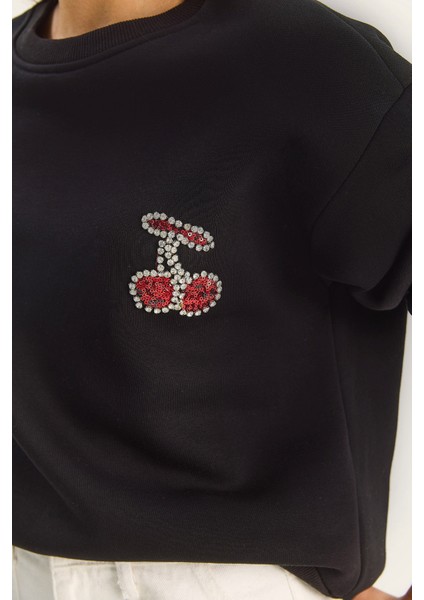 Kadın Bisiklet Yaka Kiraz Taş Işlemeli Üç Iplik Şardonlu Sweatshirt