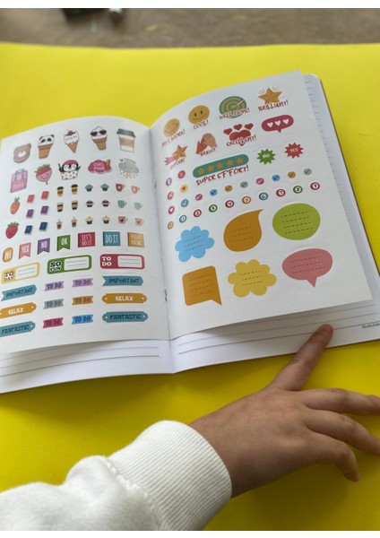 Çizgili Stickerli Kraft Kapak Defter Pembe 18,5*26 50 Yp. Kapağını Sen Tasarla