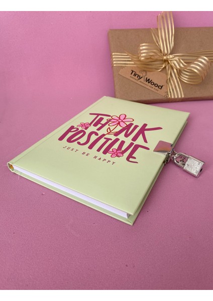 Kilitli Hatıra ve Günlük Defteri – 14X20 Cm, 80 Yaprak (Çeşitli Kapak Desenleri)