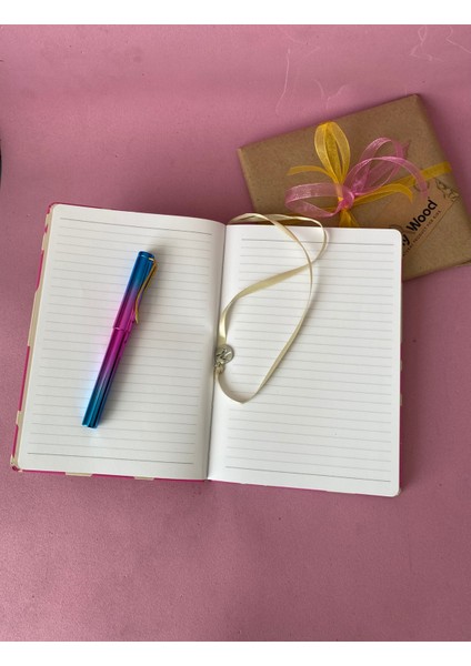 Desenli A5 Çizgili Defter – Sert Kapaklı 96 Yaprak Hediyelik Defter fiyatları