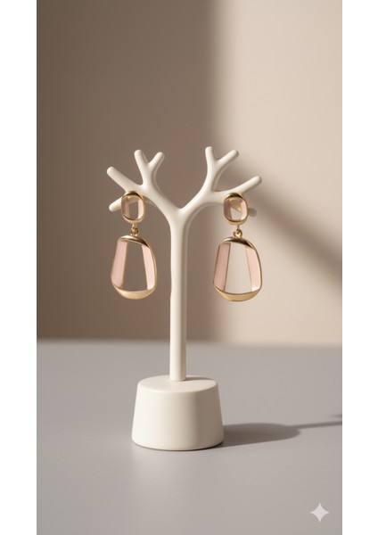 Élora Pembe Altın Detaylı Minimal Küpe – Zarif Modern Tasarım – Günlük ve Özel Kullanıma Uygun modelleri