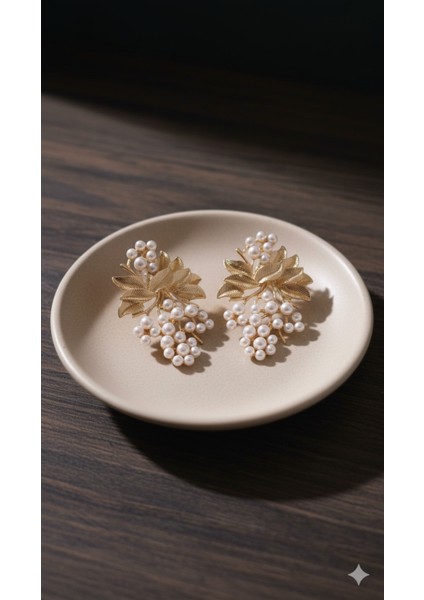 Vignette Incili Yaprak Küpe – Altın Renkli El Yapımı Zarif Model – Klasik ve Şık Tasarım fiyatları