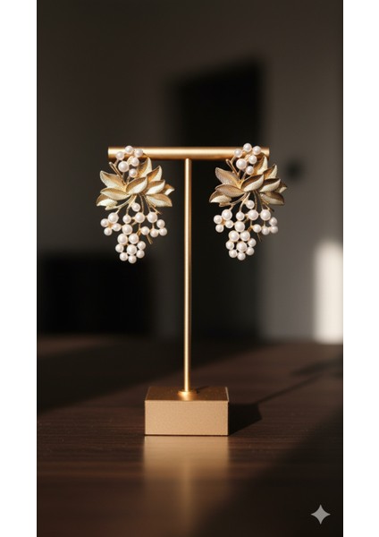 Vignette Incili Yaprak Küpe – Altın Renkli El Yapımı Zarif Model – Klasik ve Şık Tasarım modelleri