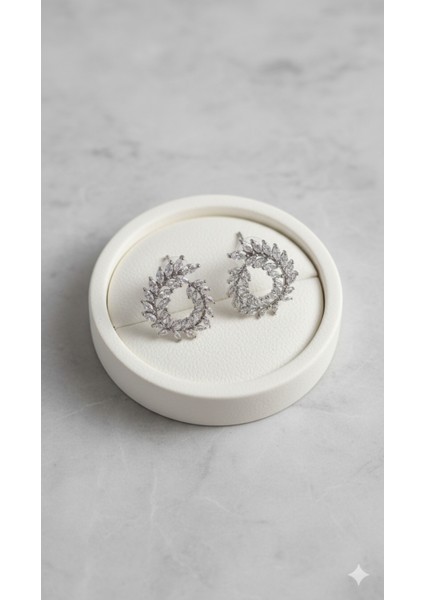 Celestia Işıltılı Taş Küpe – Gümüş Renkli El Yapımı Zarif Model – Klasik ve Şık Tasarım fiyatları