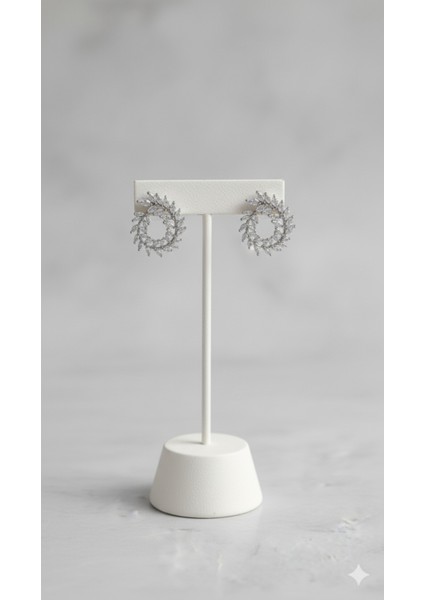 Celestia Işıltılı Taş Küpe – Gümüş Renkli El Yapımı Zarif Model – Klasik ve Şık Tasarım modelleri