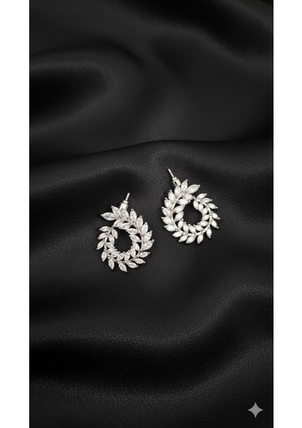 Celestia Işıltılı Taş Küpe – Gümüş Renkli El Yapımı Zarif Model – Klasik ve Şık Tasarım fırsatları