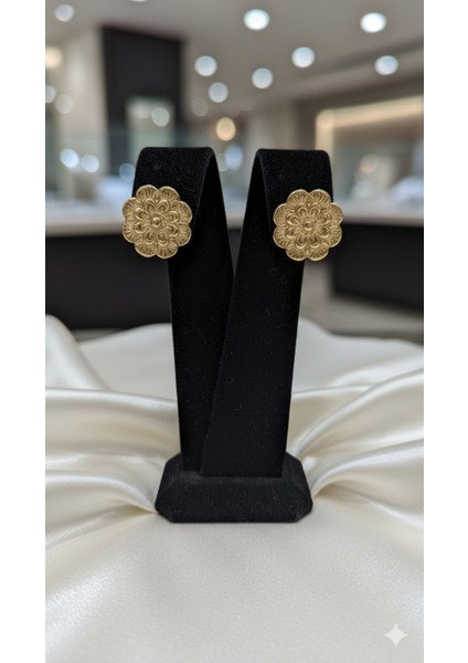 Fioréa El Yapımı Polimer Kil Küpe – Altın Çiçek Form Tasarım – Klasik ve Zarif Model fiyatları