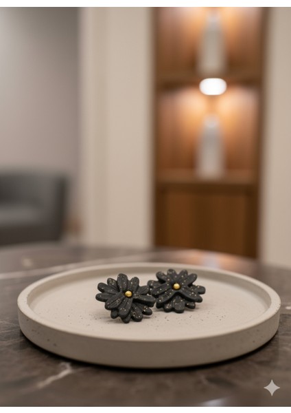 Onyx Bloom El Yapımı Küpe | Altın Parıltılı Siyah Çiçek Küpe | Minimalist Tasarım modelleri