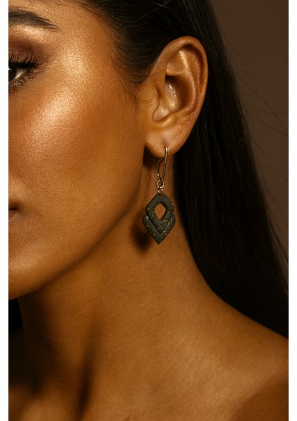 Émeraude Élégance Yeşil Altın Detaylı Geometrik Tasarım El Yapımı Polimer Kil Küpe -