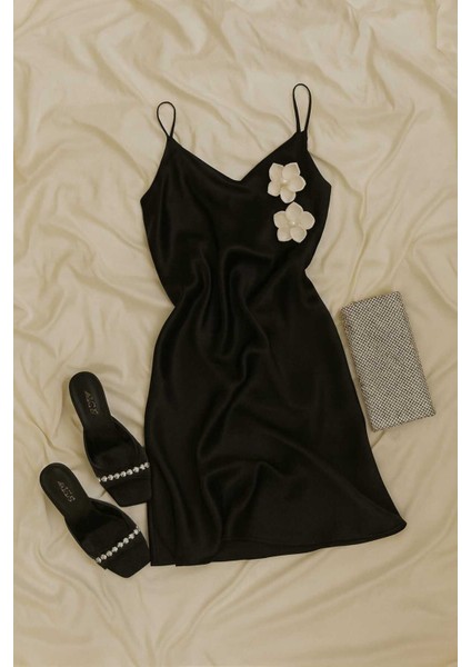 Élara El Yapımı Polimer Kil Beyaz Çiçek Küpe – Inci Detaylı, Zarif ve Şık Tasarım modelleri