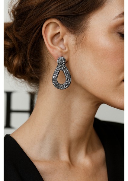 Maréna – Lacivert & Gümüş Dokulu El Yapımı Küpe