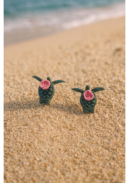 El Yapımı Rosa Marina Kaplumbağa ve Pembe Gül Detaylı Küpe