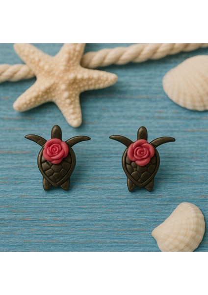 El Yapımı Rosa Marina Kaplumbağa ve Pembe Gül Detaylı Küpe fırsatları