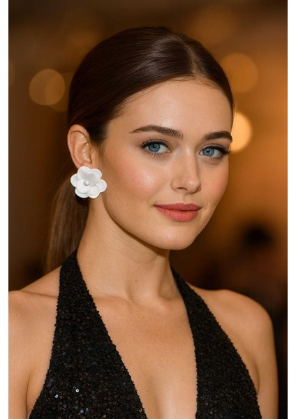 Fleur De Éclat Simli Beyaz Çiçek Formlu El Yapımı Küpe