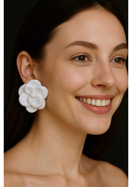 Fleur De Éclat Simli Beyaz Çiçek Formlu El Yapımı Küpe fırsatları