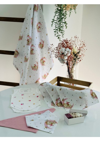 Ftbabycollection Müslin & Bambu Yenidoğan Hediye Seti (Battaniye, Mendil, Önlük, Zıbın, Çorap)
