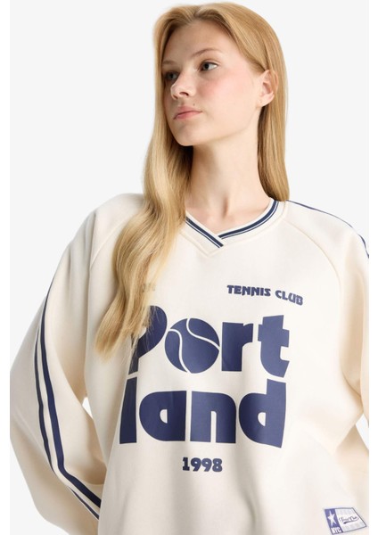 Oversize Geniş Kalıp V Yaka Baskılı Kalın Sweatshirt E8794AX25WN modelleri