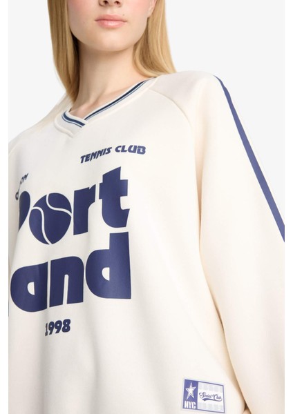 Oversize Geniş Kalıp V Yaka Baskılı Kalın Sweatshirt E8794AX25WN fırsatları