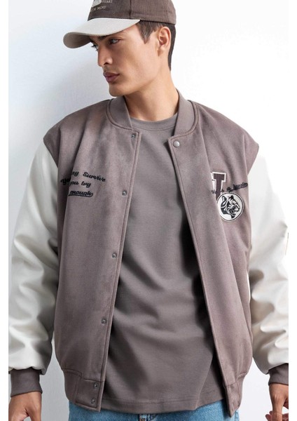 Oversize Geniş Kalıp Kolej Yaka Bomber Nakış Detaylı Çıtçıtlı Süet Mont F4145AX25AU fırsatları