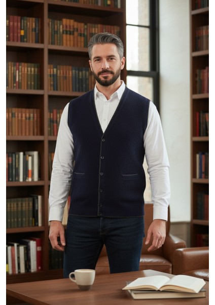 Erkek V Yaka Triko Düğmeli Cepli Çizgi Desenli Regular Fit Tüylenmeyen Örgü Yelek