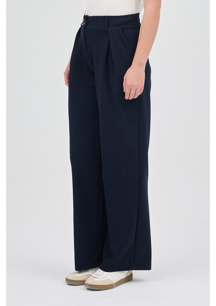 Laci Tek Düğmeli Pensli Kadın Pantolon 5011 fırsatları