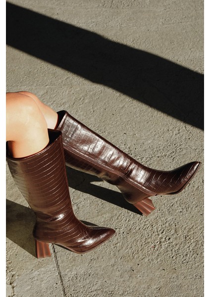 Kadın Sivri Burun Kalın Topuklu Çizme Alenta Kahve Croco