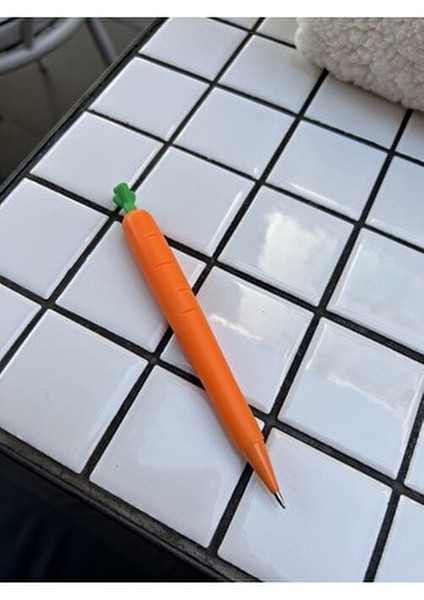 Sevimli Havuç Kalem 0.7 mm Plastik Gövde ile Canlı Turuncu Renk 1 Adet fırsatları
