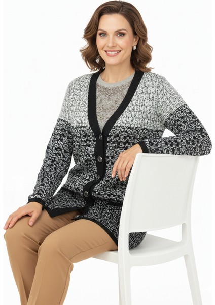 Kadın Kışlık Motifli Çift Cepli Önü Düğmeli Normal Kesim Likralı Yünlü Dokuma Kumaş Anne Hırka indirimleri