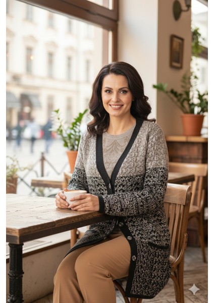 Kadın Kışlık Motifli Çift Cepli Önü Düğmeli Normal Kesim Likralı Yünlü Dokuma Kumaş Anne Hırka indirimleri