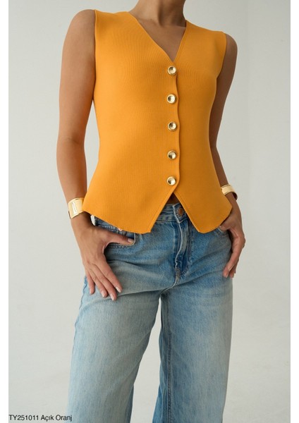 Kadın Altın Düğmeli V Yaka Kolsuz Triko Yelek