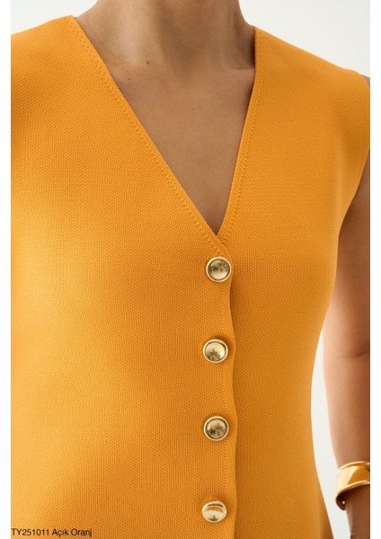Kadın Altın Düğmeli V Yaka Kolsuz Triko Yelek fiyatları