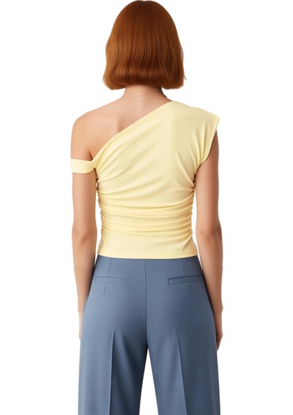 Kadın Yazlık Bluz Fitted Kırmızı Asimetrik Yaka Düşük Kol Dokuma Sandy Polyester Elastan Karışımı fiyatları