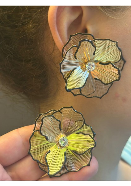 Zirkon Taşlı Tasarım Çiçekli Kadın Küpe 5 cm modelleri