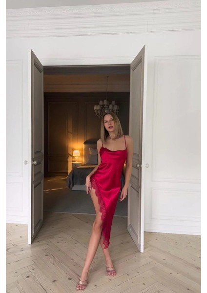 Kırmızı Derin Yırtmaçlı Saten Dantel Detaylı Gecelik