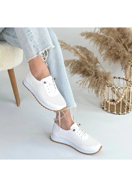 Tone Beyaz Cilt Bağcıklı Spor Ayakkabı fırsatları