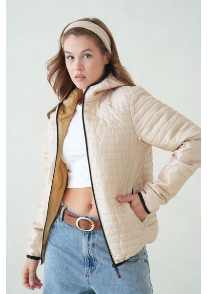 Içi Astarlı Su ve Rüzgar Geçirmez Cepli Kapüşonlu Kadın Mont