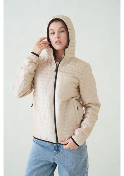 Içi Astarlı Su ve Rüzgar Geçirmez Cepli Kapüşonlu Kadın Mont indirimleri